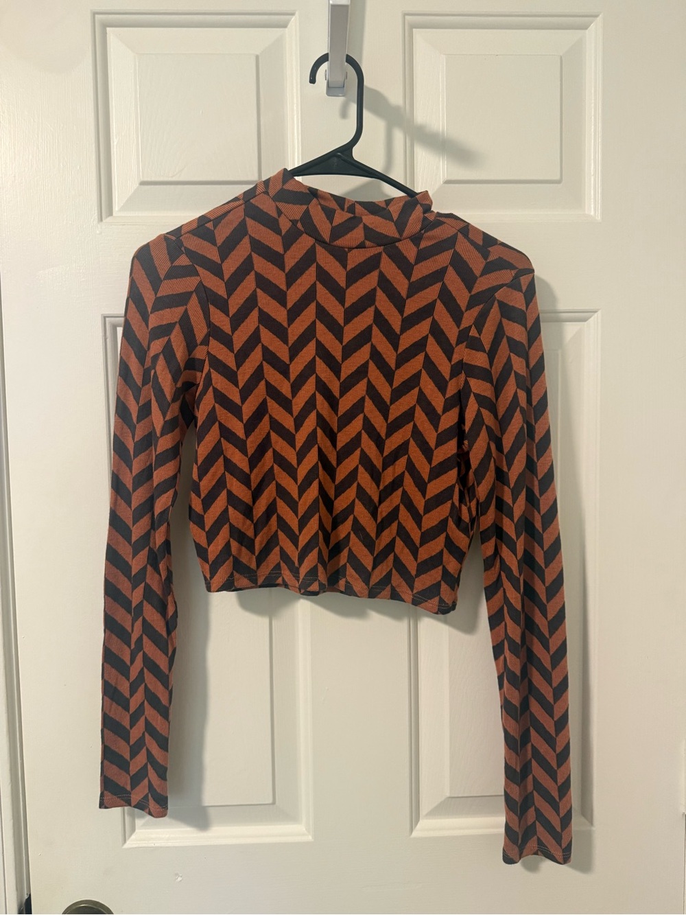 Billabong Rust and Black Chevron Long-Sleeve Crop Top